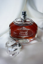 Încarcă imaginea în vizualizatorul Galerie, Parfum Arabesc Al Ishq Al Aswad Unisex
